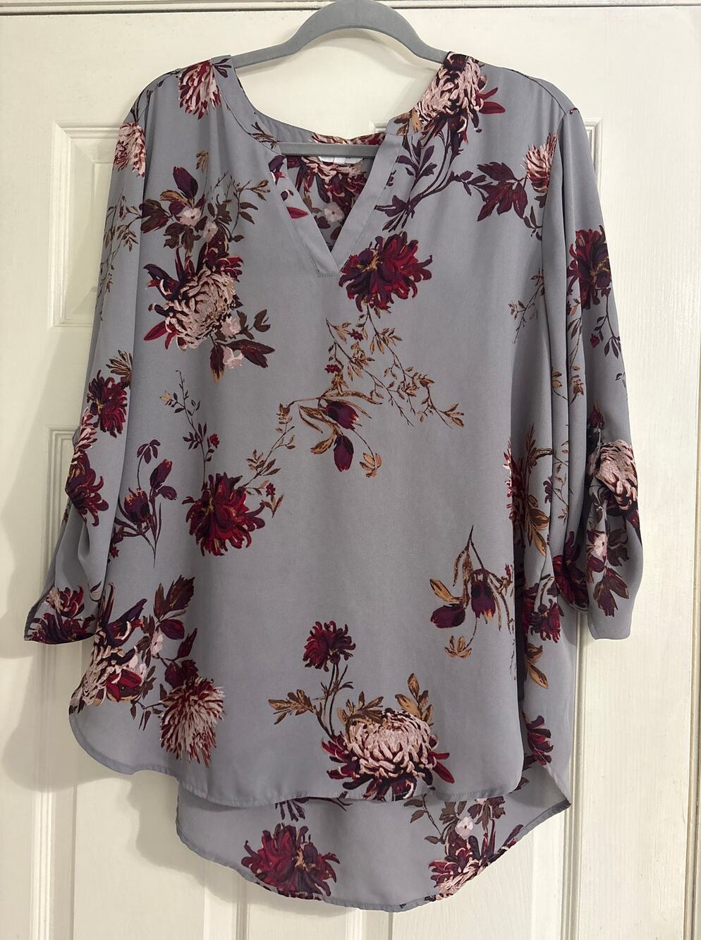 Maurices Gray Floral V-Neck Roll Tab Blouse Tunic, Women's XXL
